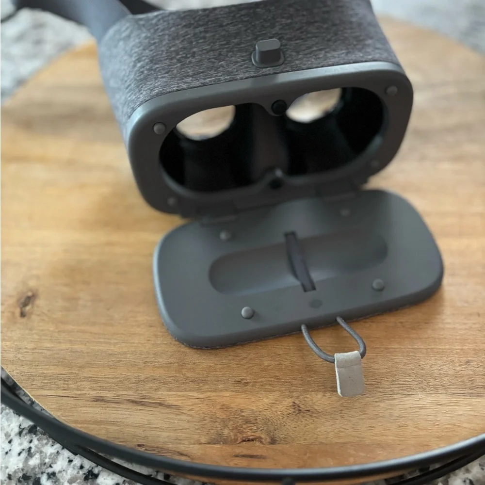 Google Daydream View VR Headset 2nd Generation
